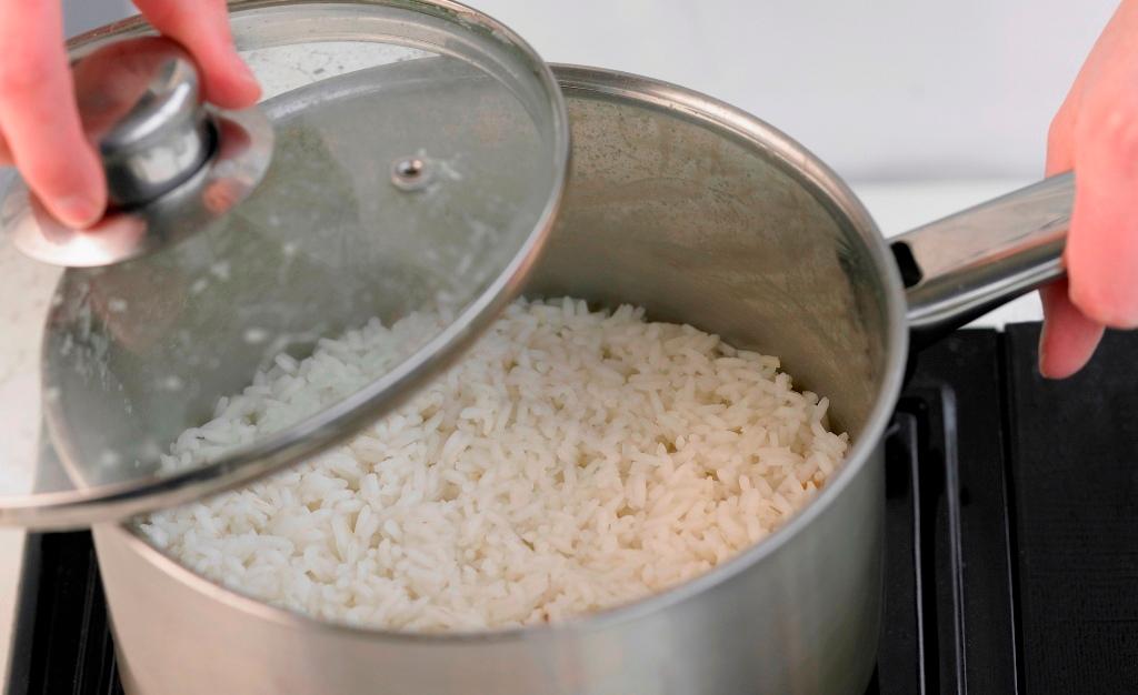 روش رفع بوی سوختگی برنج