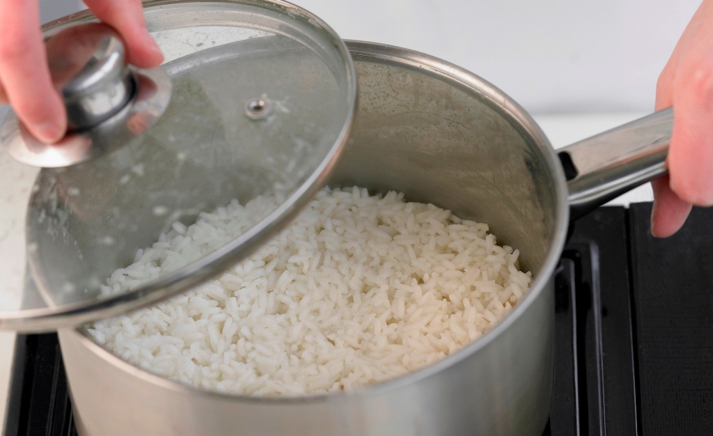 روش رفع بوی سوختگی برنج
