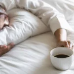 چرا وقتی قهوه می خورم خوابم می گیرد؟