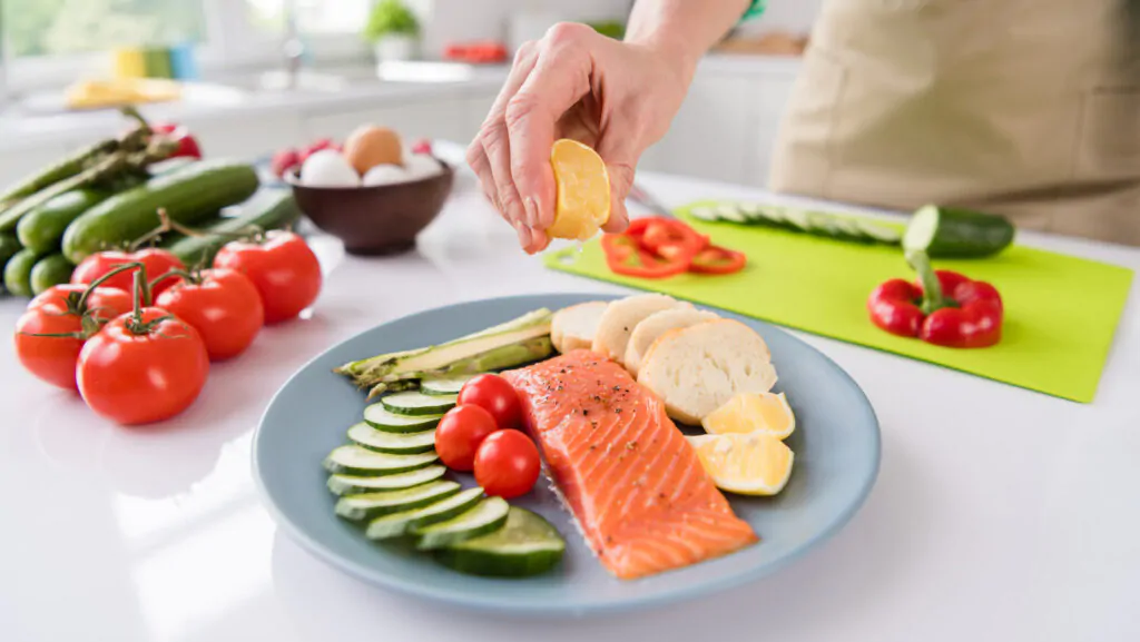 روی غذای داغ آبلیمو نریزید!