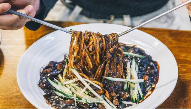 جاجانگمیون (Jajangmyeon)