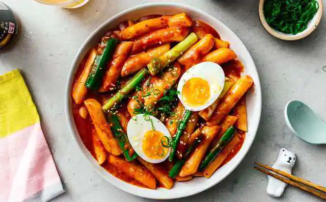 کیک برنج قرمز (Tteokbokki)