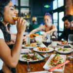 لذت غذا خوردن را با چه چیزهایی بیشتر کنیم؟